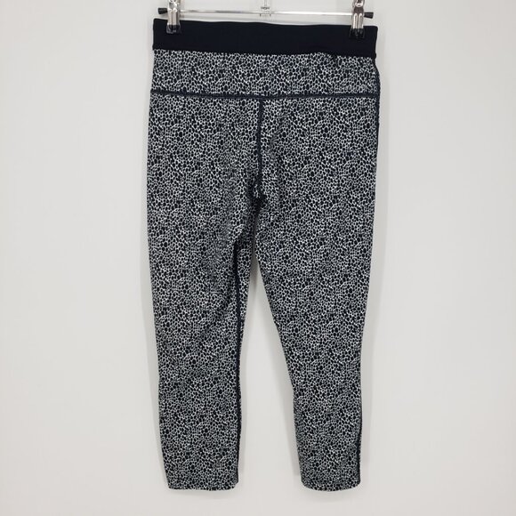 3/$25 Nike Animal Cheetah Print Athletic Leggings XS Dri Fit Active Capri Black - Picture 2 of 8